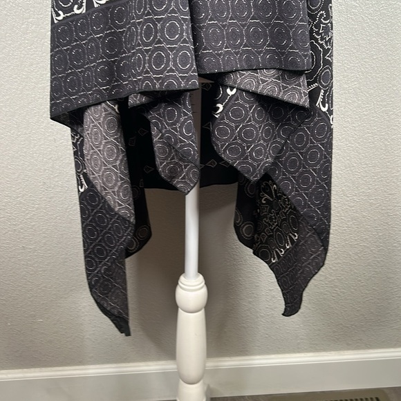 Boho Tribal Print Black & White Open Sleeveless Cardigan Size Medium - Picture 3 of 5